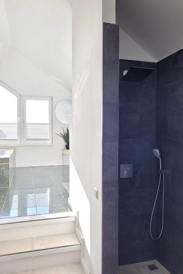 Grosse Penthouse Ferienwohnung Mit Meerblick, Sonnenterrasse & Luxusbad Von "Momentic" Зирксдорф Екстериор снимка