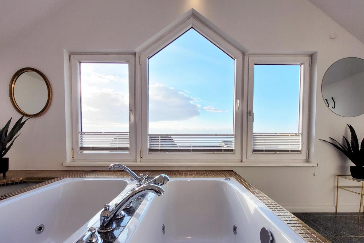 Grosse Penthouse Ferienwohnung Mit Meerblick, Sonnenterrasse & Luxusbad Von "Momentic" Зирксдорф Екстериор снимка